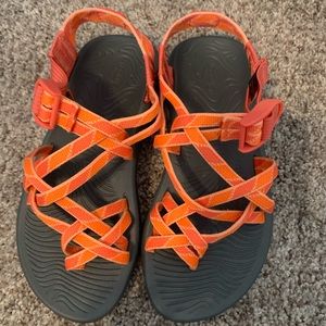 Women’s CHACOS size 6 NEVER WORN